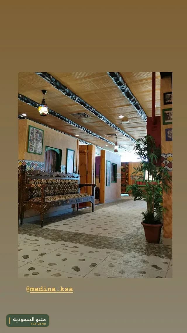 جلسات داخلية بتصميم تراثي سعودي في مطعم ومقهى ماضينا العريق بحي المغرزات بالرياض
